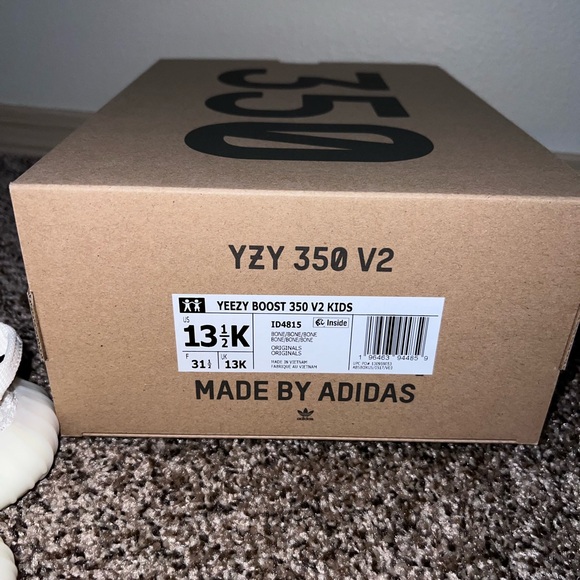 SOLD Yeezy Boost 350 V2 BNWT Bone - Picture 11 of 11